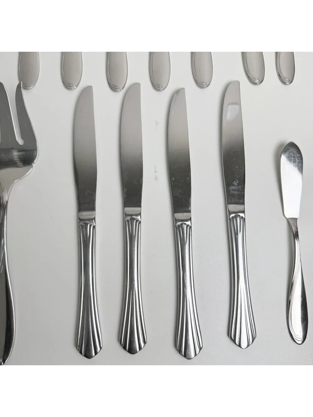 Oneida Stainless Flatware Lot 18 Pc Serving Utensils Knives Forks Butter Spread